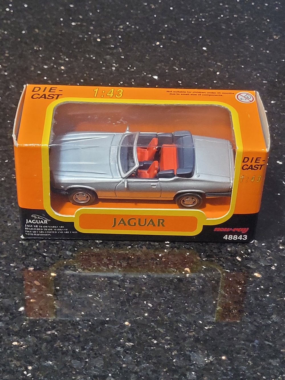 New Ray Die-Cast Jaguar Convertible Scale 1:43 48843 1988